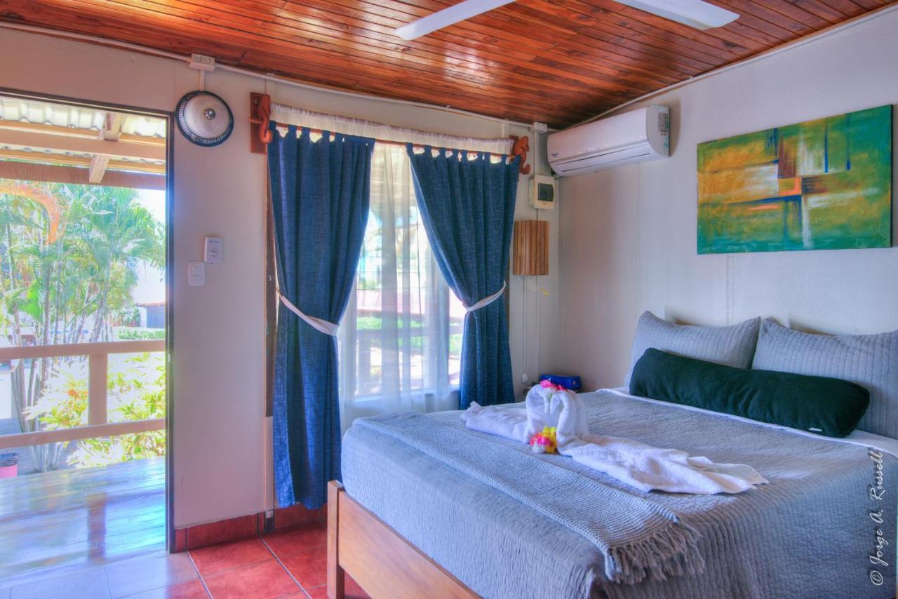 Clarita'S Hotel Jaco Exterior photo