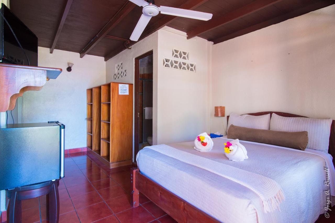 Clarita'S Hotel Jaco Exterior photo
